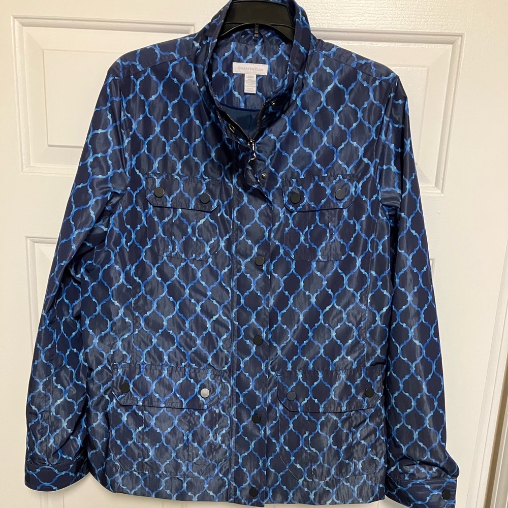 Navy and light blue windbreaker jacket L Like New!